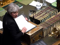 Bei Abstimmungen über mehrere Änderungsanträge, wie es mit dem Brexit weitergehen soll, kam Regierungschefin May am Abend mit einem blauen Auge davon. (Bild: KEYSTONE/AP ©UK Parliament /Jessica Taylor)