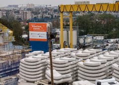 Nicht zu übersehen: Die Baustelle. (Bild: Peter Hummel)