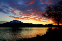 Abendrot über dem schönsten See. (Bild: Walter Buholzer (Luzern, 3. Januar 2019))