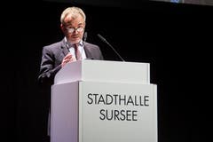 Beat Leu, Stadtpräsident von Sursee begrüsste die CVP-Delegiertenversammlung in der Stadthalle Sursee. (Bild: Boris Bürgisser (Sursee, 29. Januar 2019))
