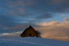 Sonne vom Rheintal und Wolken vom See treffen in Speicher aufeinander. (Bild: Klaus Stadler)