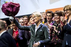 Nationalrätin Andrea Gmür freut sich am Dienstagabend in der Stadthalle Sursee über ihre Nomination als Ständeratskandidatin. Sie holte im dritten Wahlgang 264 Stimmen. (Bild: Alexandra Wey/Keystone (Sursee, 29. Januar 2019))