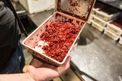 Adrovics Tabak stammt aus der Schweiz - er führt Dutzende Sorten. (Bilder: Hanspeter Schiess)