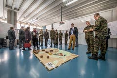 Die Höhere Kaderausbildung schult Kommandanten für den Einsatz - etwa mit Geländemodellen.