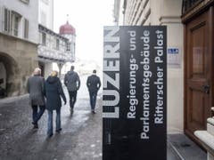 Die Luzerner Regierung orientierte am Donnerstag über die Auswirkungen des Bundesgerichtsurteils zu den Prämienverbilligungen im Kanton Luzern. (Bild: KEYSTONE/URS FLUEELER)