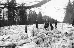Schnee und Eis verstopfen die Emme unterhalb von Malters im Jahr 1963. (Bild: Ernst Scagnet/LZ)