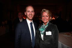IHZ-Vertreter und FDP-Kantonsratskandidat Lucas Zurkirchen mit CVP-Nationalrätin Andrea Gmür. (Bild: PD)