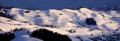 Endlich Schnee: Blick von der Lauftegg zum Hügelzug östlich der Hundwiler Höhe. (Bild: Peter Arnheiter)