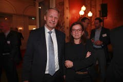 IHZ-Vorstandsmitglieder Peter Schildknecht (CPH Chemie + Papier-Holding AG) und Philomena Colatrella (CSS). (Bild: PD)