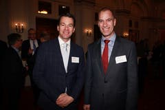 IHZ-Direktor Felix Howald mit IHZ-Vorstandmitglied Markus Bucher, CEO der Pilatus Aircraft Ltd. (Bild: PD)