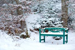 Verschneites Bänkli im Wald. (Bild: Priska Ziswiler-Heller (Ettiswil, 5. Januar 2019))