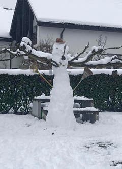 Mega Schneemann in der Tüfi, Wartau (Bild: Samson Spagnuolo)