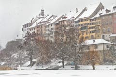 Verschneite Sicht auf die Wiler Altstadt. (Bild: Mirjam Dentler)