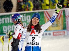 Petra Vlhova jubelt über ihren Sieg - Startnummer 2, aber für einmal nicht Zweite (Bild: KEYSTONE/AP/GIOVANNI AULETTA)