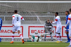 FCL-Torhüter Loic Jacot kassiert das Tor zum 0:2. (Bild: Martin Meienberger / Freshfocus (Kriens, 8. Januar 2019))