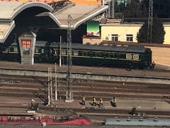 Ein gepanzerter Sonderzug aus Nordkorea galt auch in der Vergangenheit stets als Zeichen, dass hoher Staatsbesuch in Peking empfangen wird. (Bild: KEYSTONE/AP/MARK SCHIEFELBEIN)