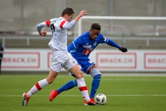 Tsiy William Ndenge (rechts, hier im Duell mit dem Ex-Luzerner Remo Arnold) gab sein FCL-Debüt. (Bild: Martin Meienberger / Freshfocus (Kriens, 8. Januar 2019))