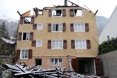 Ein Tag nach dem Wohnbrand: Das Haus ist komplett zerstört und nicht mehr bewohnbar. (Bild: Philipp Zurfluh, 8. Januar 2019)