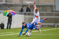 FCL-Flügelspieler Ruben Vargas (vorne) im Duell gegen Winterthurs Tobias Schättin Bild: Martin Meienberger / Freshfocus (Kriens, 8. Januar 2019)