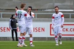 Tobias Schättin, Luca Radice und Luka Sliskovic (von links) jubeln nach dem Tor zum 0:1. (Bild: Martin Meienberger / Freshfocus (Kriens, 8. Januar 2019))