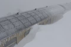 Ein Zug der Harzer Schmalspurbahn ist seit Montag eingeschneit. (Bild: Matthias Bieri (Schierke, 9.1.2019))
