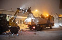 Schneeräumung in Miesbach, Bayern. (Bild: Lino Mirgeler/Keystone/DPA (9. Januar 2019))