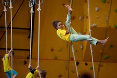 Circus Viva in der dreifach Turnhalle Sarnen. Kinder studieren ihre Zirkusnummern ein. Im Bild Jola. Bild: Corinne Glanzmann (Sarnen, 01. Oktober 2019)