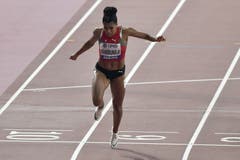 Schweizer Sprinterin Mujinga Kambundji jubelt über ihren ersten WM-Final (Bild: MARTIN MEISSNER)