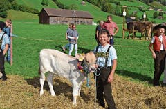 Leonore, die alte und neue «Miss Alt St.Johann» mit Besitzer Jürg Ammann und seinen Töchtern mit Anhang.Bilder: Adi Lippuner