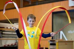 Circus Viva in der dreifach Turnhalle Sarnen. Kinder studieren ihre Zirkusnummern ein. Im Bild Laurin. Bild: Corinne Glanzmann (Sarnen, 01. Oktober 2019)