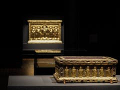 Tragaltar der Gräfin Gertrud mit der goldenen Basler Altartafel im Hintergrund. (Bild: Historisches Museum Basel, Philipp Emmel)