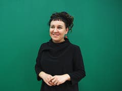 Die polnische Autorin Olga Tokarczuk erhält den nachgeholten Literaturnobelpreis für 2018. (Bild: Keystone/EPA/FACUNDO ARRIZABALAGA)