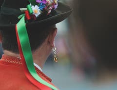 Alle bestaunen gespannt das eingetroffene Vieh an der Viehschau Appenzell. (Bild: Nicolas Giovanettoni)