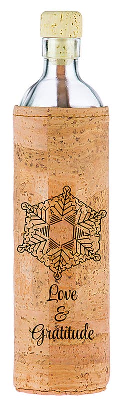 FlaskaAus Glas und Kork und mit extra Energie für revitalisiertes Wasser, ab 35 Fr. Bild: zvg