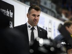 Christian Dubé, Fribourgs Sportdirektor und interimistischer Headcoach, sah bei der 1:4-Heimniederlage gegen Biel einen emotionslosen Auftritt seiner Gottéron-Akteure (Bild: KEYSTONE/ANTHONY ANEX)