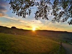 Wunderschöner Sonnenuntergang über der Naturlandschaft.. (Bild: Urs Gutfleisch, Schwarzenberg, 10. Oktober 2019)