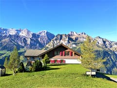 Diese wunderschöne Chalet in Kombination mit den Bergen musste ich einfach fotografieren. (Bild: Urs Gutfleisch, Engelberg, 11. Oktober 2019)