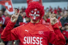 Ein Schweizer Fan in Vollmontur. (Bild: KEYSTONE/Georgios Kefalas)