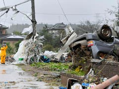 In Ichihara in der Nähe von Tokio richteten Ausläufer des Taifuns «Hagibis» Zerstörung an. (Bild: KEYSTONE/AP Kyodo News)