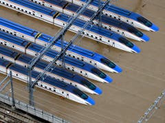 Der Taifun überflutete auch die Geleise der Hochgeschwindigkeitszüge in Nagano. (Bild: KEYSTONE/AP Kyodo News/YOHEI KANASASHI)