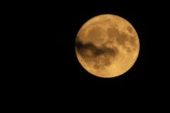 Vollmond über Rain. (Bild: Xaver Husmann, 13. Oktober 2019)