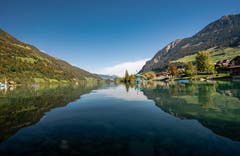 Wie ein herbstliches Gemälde: Tolle Tiefsicht von Lungern Richtung Kaiserstuhl. (Bild: Stefan Kunz, 13. Oktober 2019)