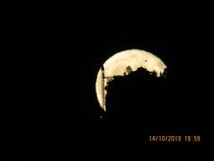 Mond trifft Hammetschwand. (Bild: Simon Spiller, Hergiswil, 14. Oktober 2019)