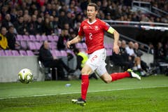 Der Schweizer Verteidiger und Captain Stephan Lichtsteiner im Spiel. Bild: Keystone/Jean-Christophe Bott (Genf, 15. Oktober 2019)