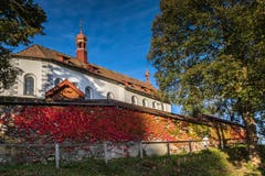 Das Kloster Notkersegg im Herbstkleid. (Bild: Christian Wild)