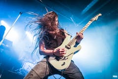 Impressionen von der Plattentaufe der Nidwaldner Melodic-Rockband Fighter V in der Schüür. Im Bild Marco Troxler an der Gitarre. (Bild: PD/Ralf Wyssenbach, Luzern, 12. Oktober 2019)