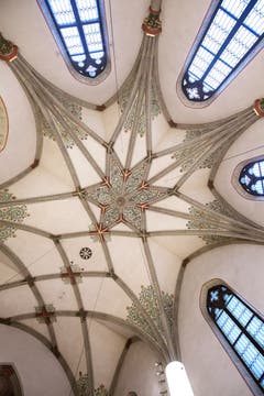 Die geschmückte Decke in der inneren Klosterkirche.