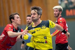 Otmars Bo Spellerberg zieht am Kreuzlinger Renato Mettler vorbei.