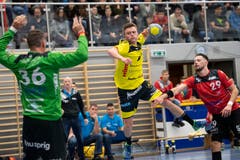 Otmars David Frick (Nummer 7) im Springwurf.