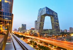 China Central Television Headquarters (CCTV), Peking 234 Meter hoch, 10 000 Arbeitsplätze. Architekt: Office for Metropolitan Architecture Bauzeit: 2002–2009 Bild: Getty Images
